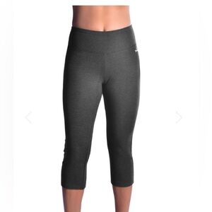 Spalding Gray Cropped Leggings size large